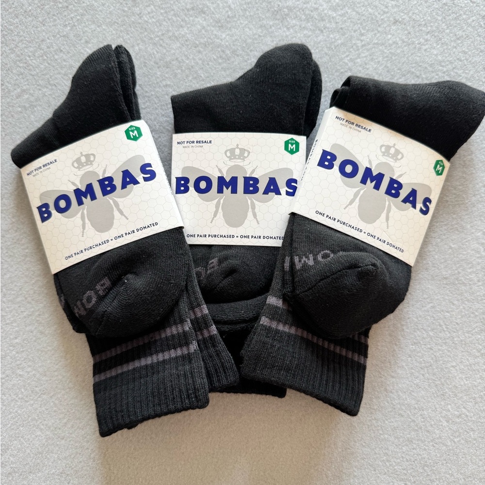 NEW Bombas Socks Medium Black Cushioned Crew Socks (MENS 6-9 ) (WOMENS 7-11 1/2)